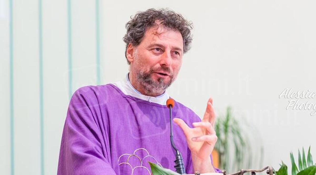 La comunit&agrave; riminese celebra l'ultimo saluto al senatore Armando Foschi - Don Marco Foschi