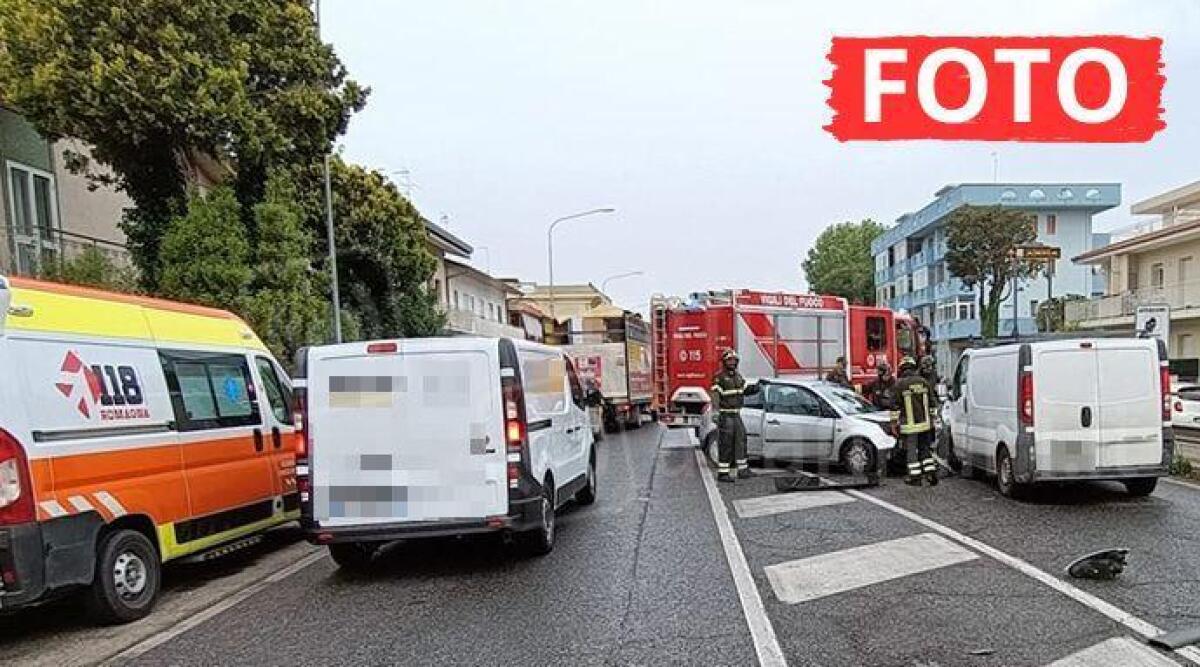 Tre feriti in incidente stradale a Misano sulla statale Adriatica - Il luogo dell'incidente