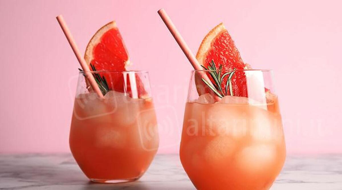 I bar di Santarcangelo si tingono di rosa per la lotta contro il carcinoma mammario - Spritz rosa
