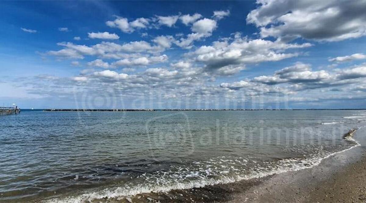 Meteo: sul riminese variabilità, qualche piovasco e temperature in media - FOTO Afrika Beach Igea Marina