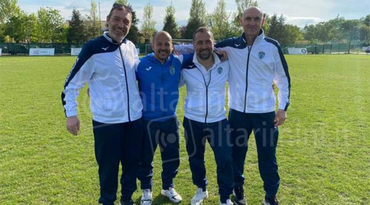 Calcio: Adrian Ricchiuti mister vincente, il suo Torconca è salvo - Adrian Ricchiuti e il suo staff