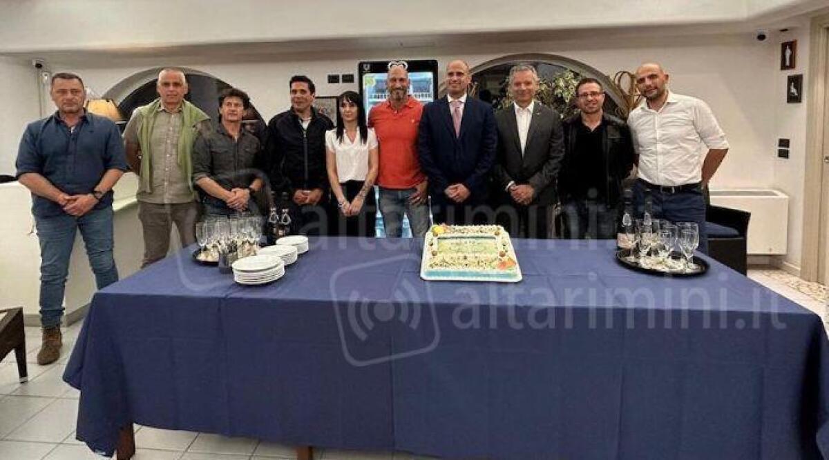Ristorante di Bellaria offre la cena agli 'angeli del fango' - I rappresentanti delle forze dell'ordine