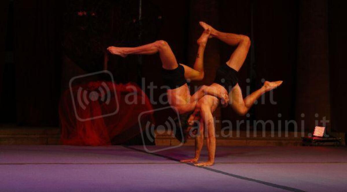 Riccione incontra il Giappone con il teatro Acrobatico di B-you - Una scena dallo spettacolo