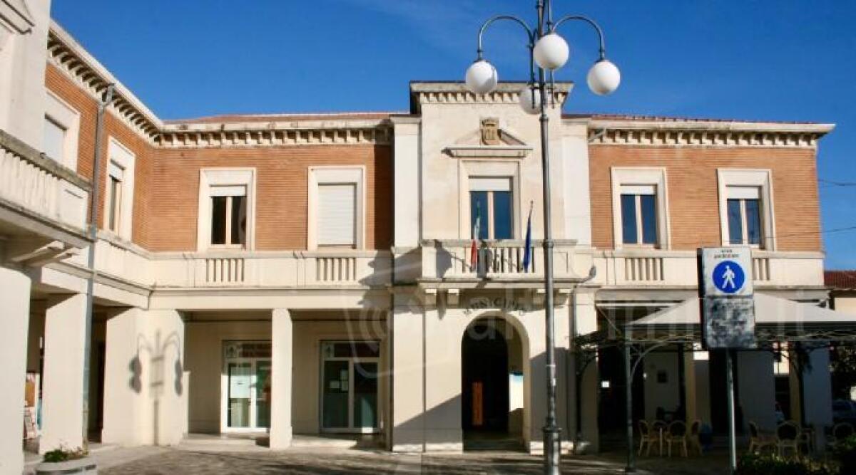 Bilancio, Coriano Futura boccia l'Amminazione Ugolini: &quot;Vendono fumo&quot; - Ingresso del Municipio di Coriano
