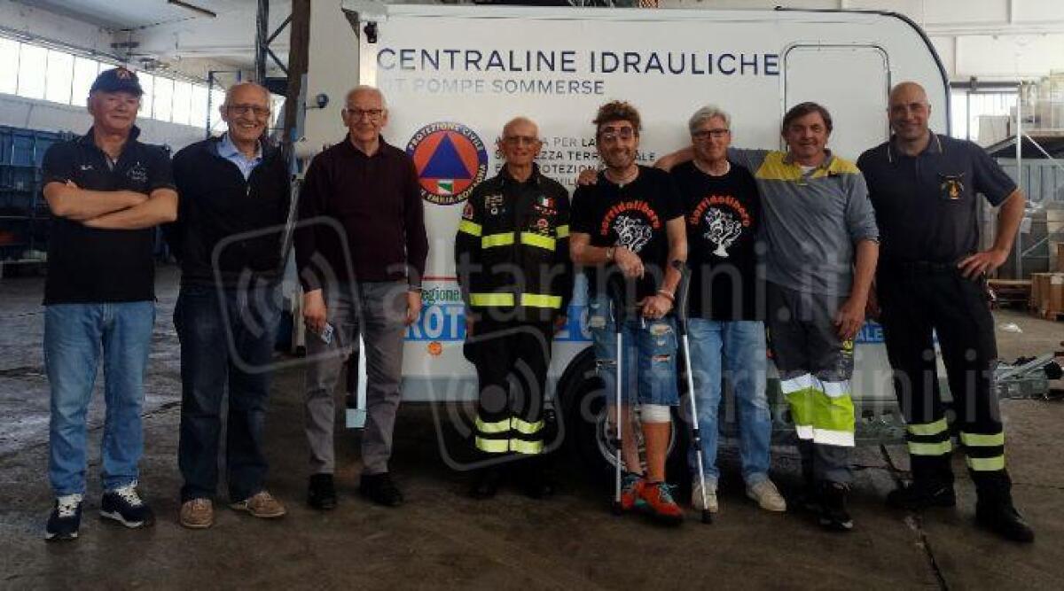 Rimini, Pompieri e Associazione Protezione Civile insieme per le popolazioni alluvionate - I volontari coinvolti nella raccolta