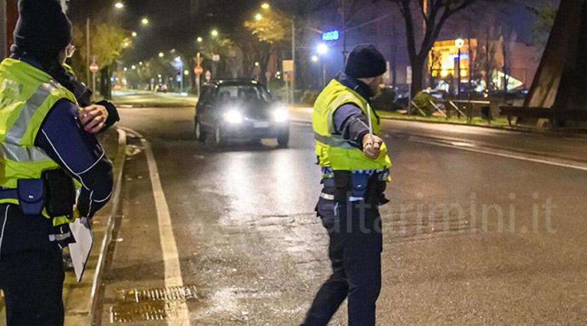 Weekend alcolico, venti patenti ritirate tra Marina Centro e Miramare - Foto di repertorio