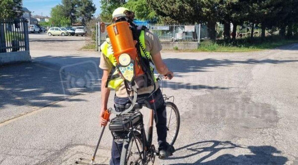 Zanzara tigre, a Cattolica iniziati i trattamenti in 5800 caditoie pubbliche - Passaggio con larvicida