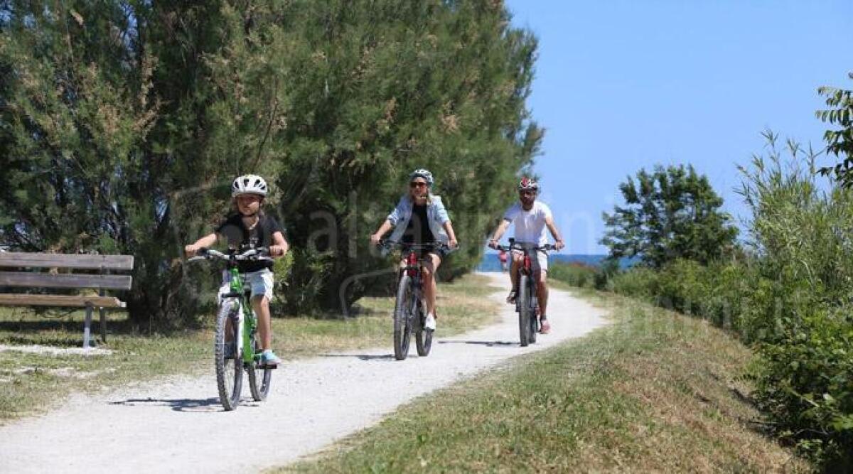 Misano, tutti in bicicletta per la passeggiata lungo le Ecovie - Misano in bici ARCHIVIO
