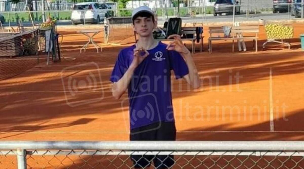 Tennis, al Memorial Boschetti avanzano Di Marco, Gori, Cola e Della Vittoria - William Di Marco festeggia compleanno e vittoria sui campi del Tennis Club Viserba