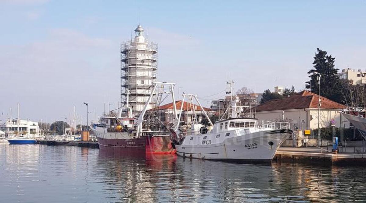 Divieto Ue per pesca a strascico, la protesta anche al porto di Rimini - Porto di Rimini ARCHIVIO