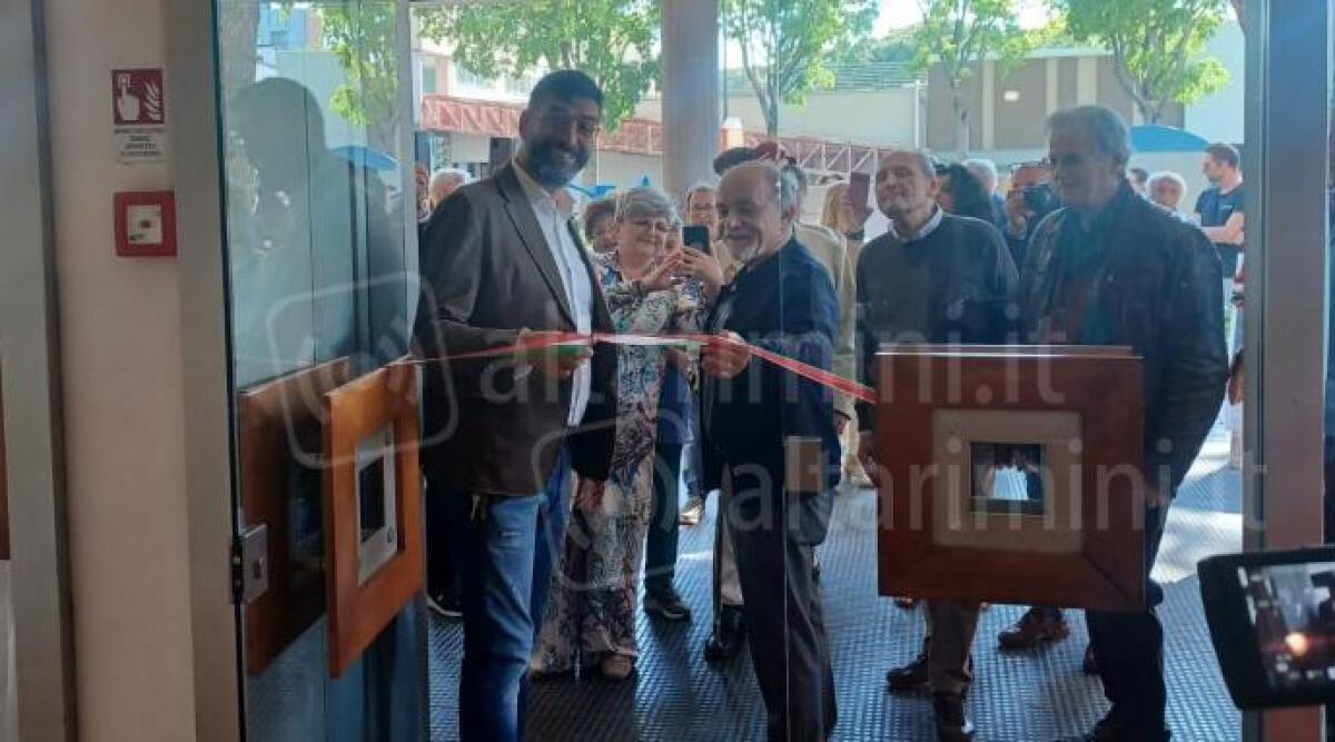 L&rsquo;arte a sostegno della ricerca sul dolore cronico: mostra collettiva negli spazi dell&rsquo;ex Cinema Astoria - Taglio del nastro con lassessore Gianfreda