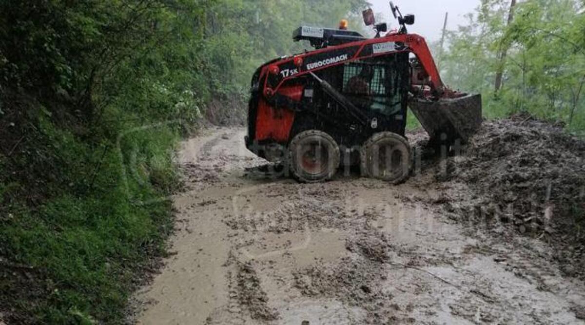 Emergenza frane nell'entroterra. Sindaco San Leo: ''Ci servono soldi da Stato e Regione' - Smottamento nel comune di San Leo