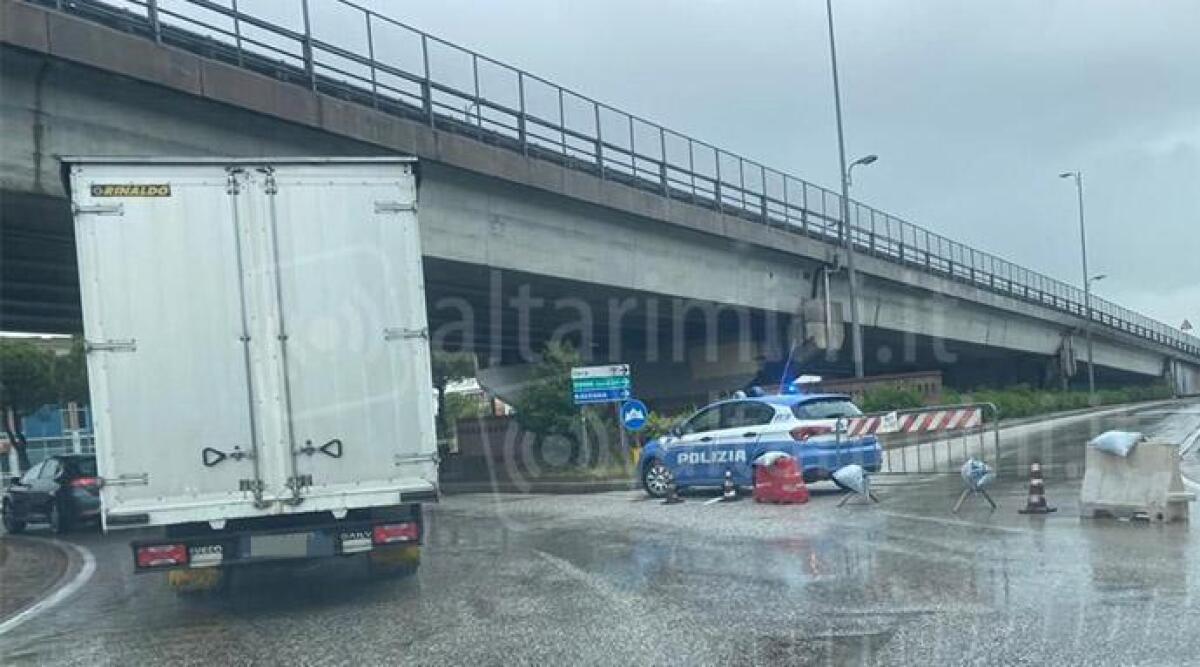 Rimini, chiuso tratto Statale 16: rischio esondazione del fiume Marecchia - 