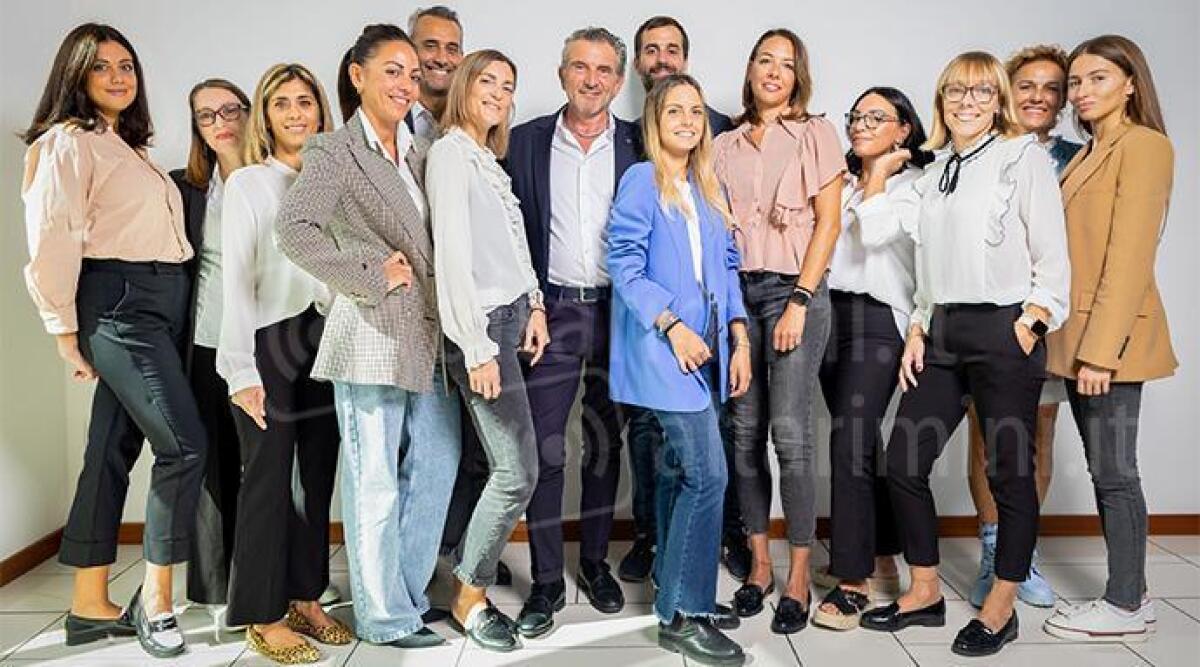 Imprenditore riminese e il suo staff quasi tutto di donne: 'Orari flessibili, loro mettono tanta cura ed empatia' - Alberto Gnoli con il suo staff