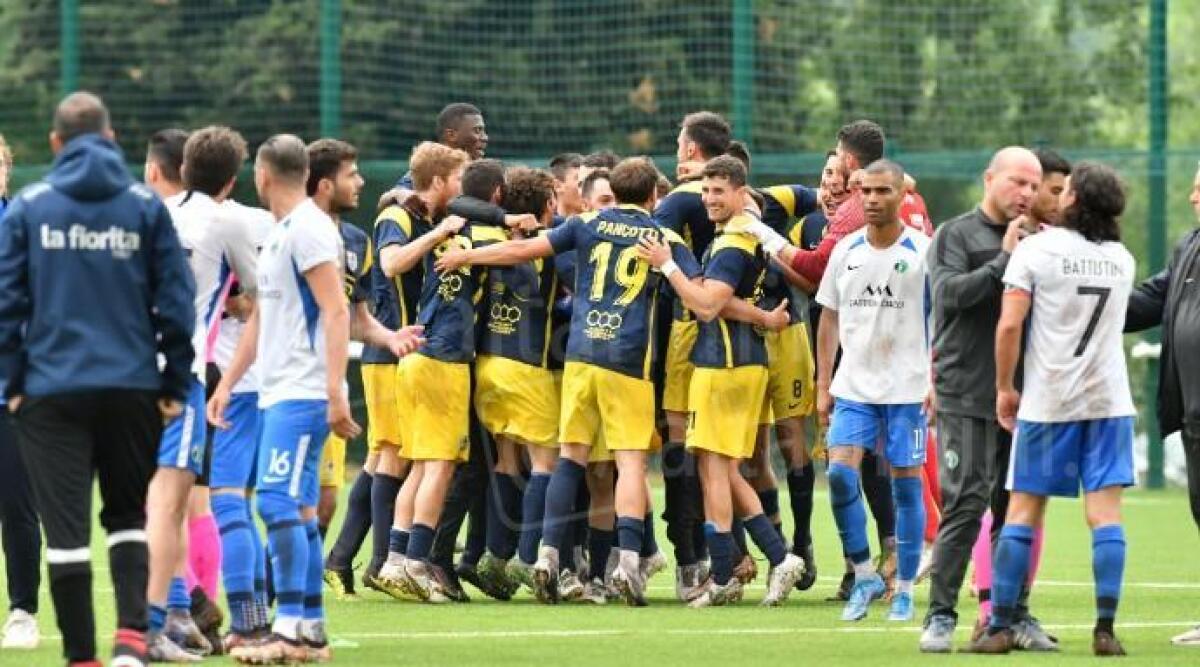 Calcio RSM, Russo trascina La Fiorita in finale: battuta una Virtus in dieci nella ripresa - La Fiorita in festa (Foto FSGC)
