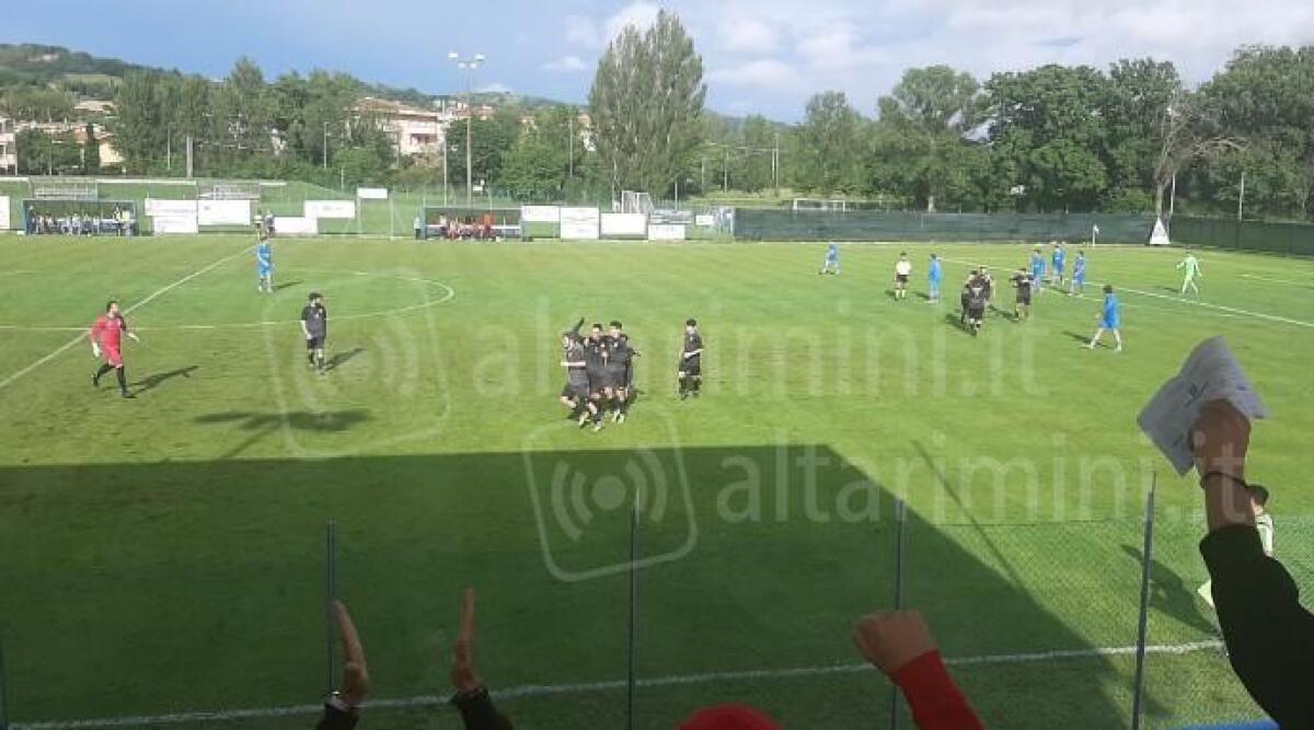 Calcio Promozione, Gabicce Gradara: un pari (1-1) che vale l'aggancio al terzo posto - L'esultanza del Gabicce Gradara dopo il gol del vantaggio