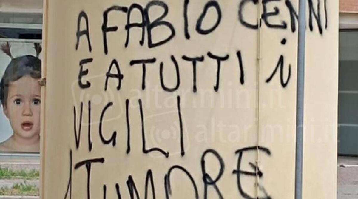 Organizzazioni sindacali condannano atti vandalici contro il Corpo Intercomunale di Polizia Locale della Bassa Valmarecchia - La celletta imbrattata con le scritte ingiuriose