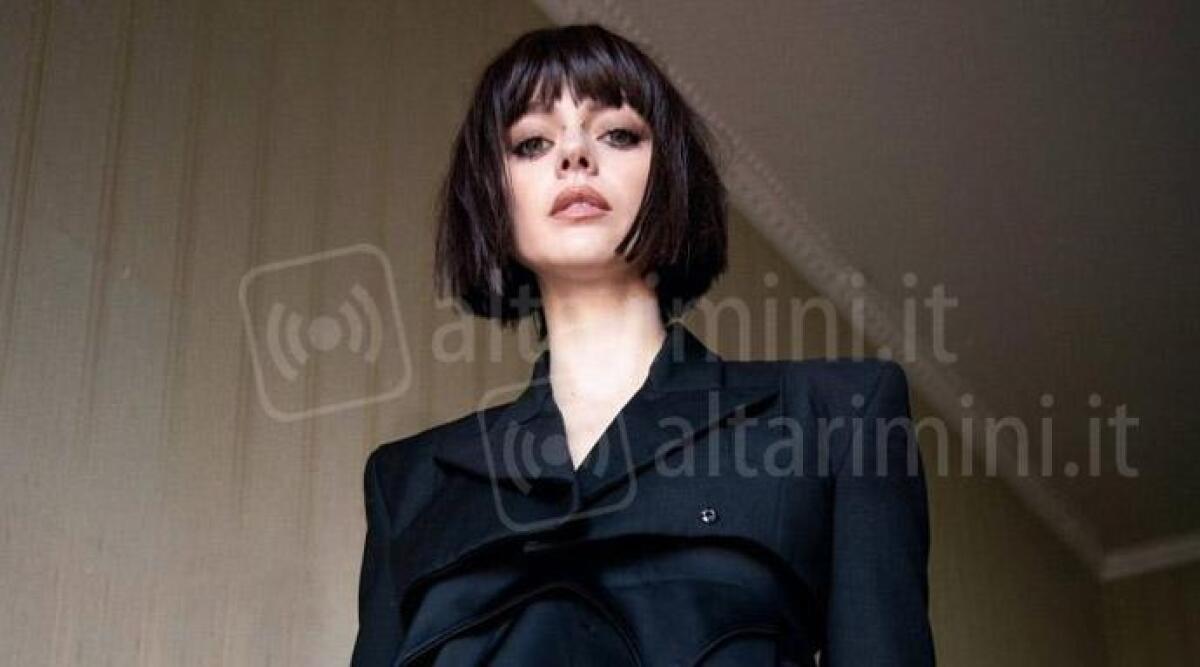 Rimini, un'estate in musica: il 9 giugno Tezenis Summer Festival con Annalisa e Achille Lauro - Annalisa nel look del videoclip di Mon Amour