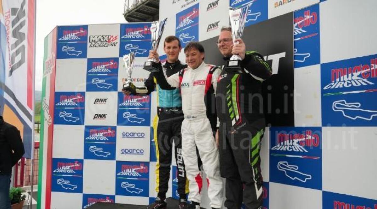 Automobilismo, Stefano Valli domina al Mugello nel National GT Challenge - Stefano Valli sul podio