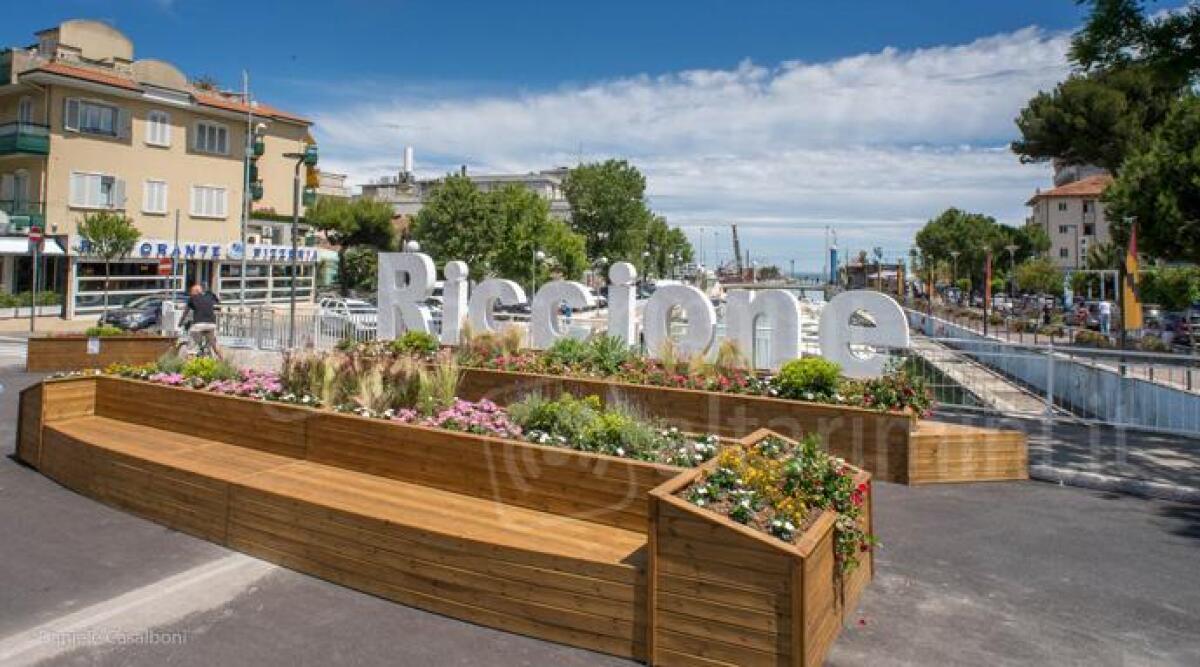 Riccione, Viale Dante pedonale: l'ipotesi non piace ai consiglieri Villa e Vannucci - Viale Dante ARCHIVIO