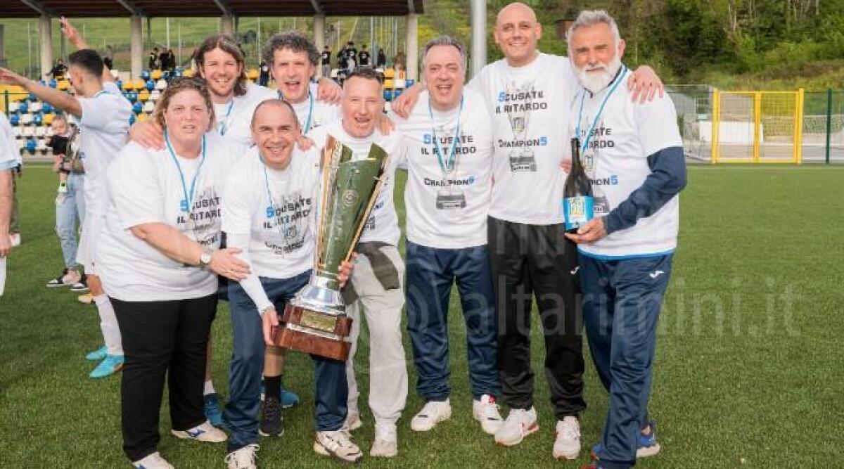 Calcio RSM, il Tre Penne continua nel segno di Stefano Ceci - Mister Ceci e lo staff biancazzurro (foto FSGC/Pruccoli)