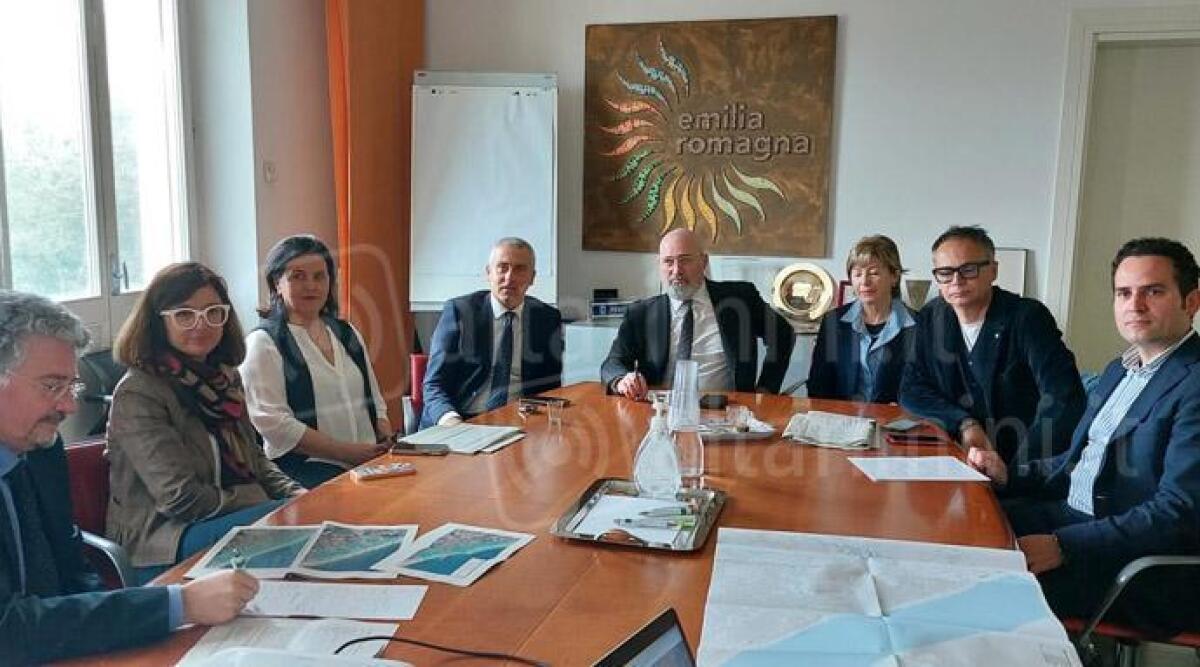Stop degrado delle colonie: Rimini e Riccione al lavoro con la Regione per il loro recupero - Un momento dell'incontro