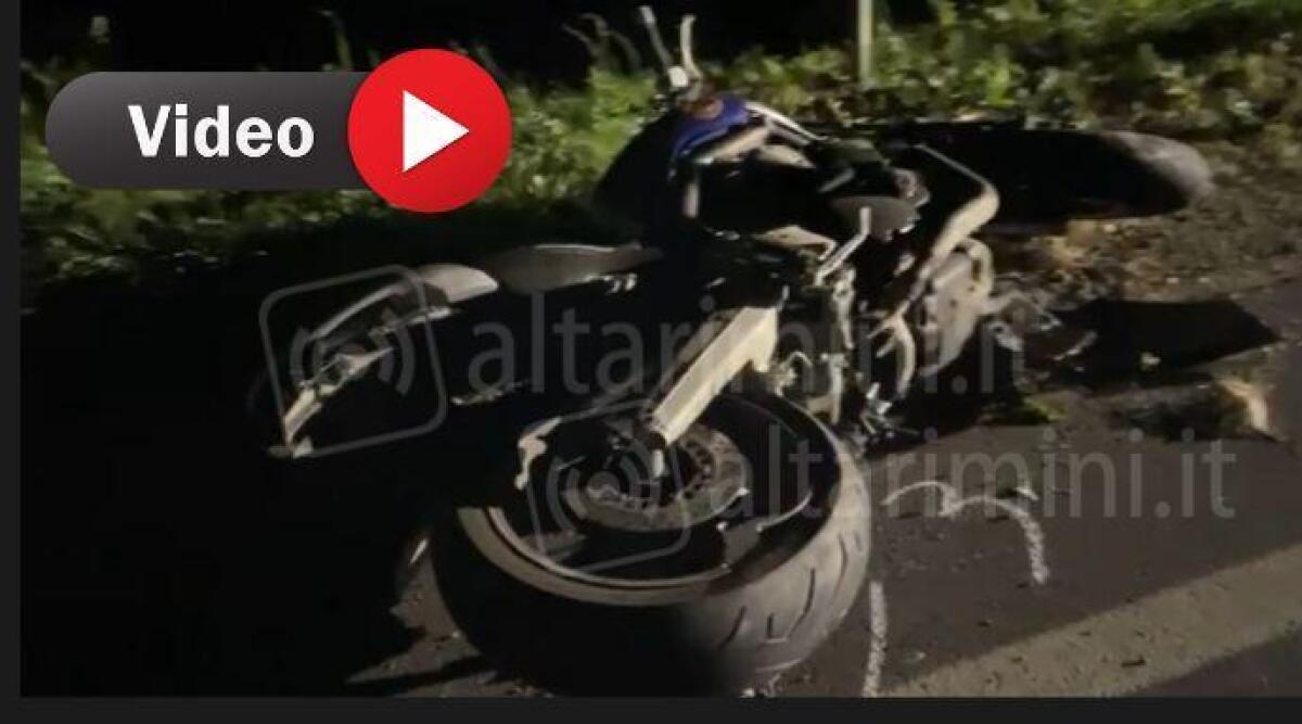 Incidente mortale con la moto, vittima un 56enne di Savignano - La moto coinvolta nell'incidente - nella gallery l'auto finita fuori strada