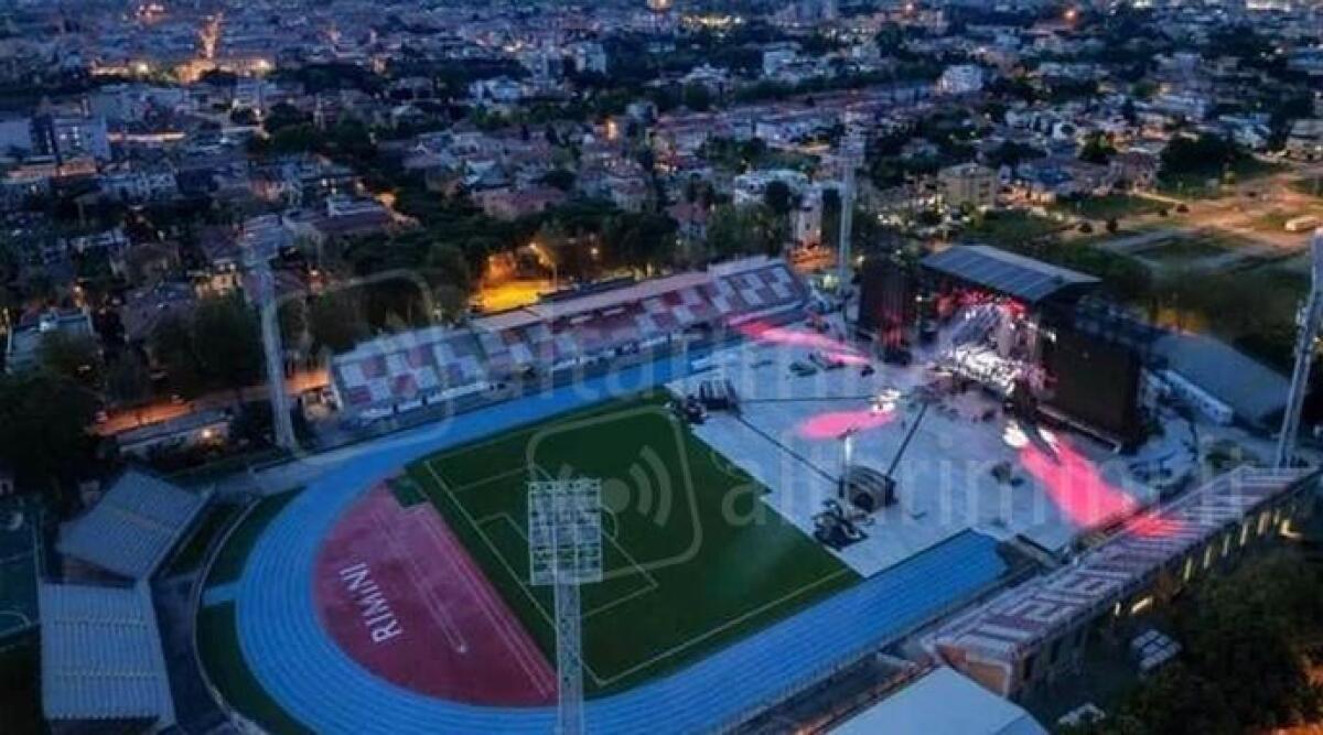 Vasco Rossi: arrivo a Rimini e prove allo Stadio 'Romeo Neri' per il Tour Estivo - Il palco di Vasco Rossi allo stadio Romeo Neri