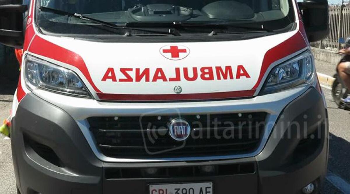 Tragedia sulla statale, moto contro il guardrail: morto il centauro -