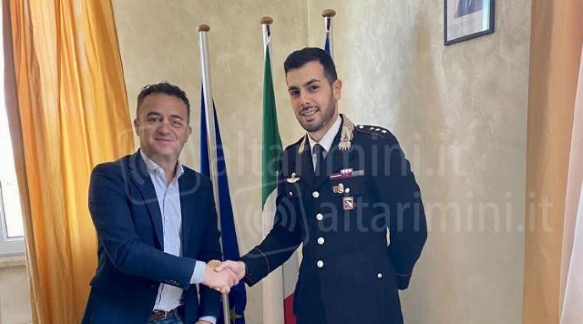 Il nuovo comandante della compagnia carabinieri di Riccione in visita al comune di Misano - Il sindaco Piccioni e il Capitano Rutigliano