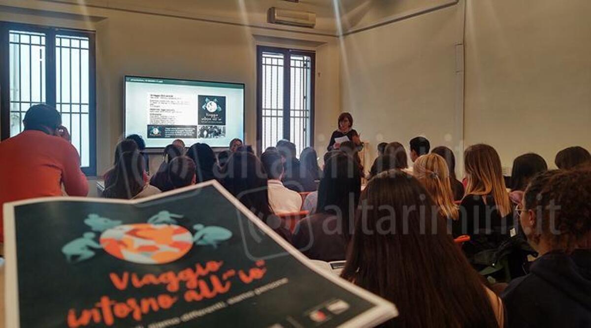 Gruppo Sgr, proseguono gli incontri dedicati alla Costituzione nelle scuole riminesi - Progetto RispettoS&igrave;