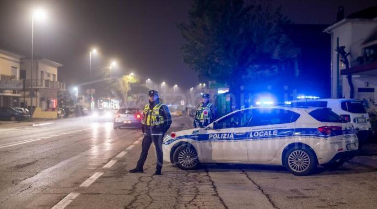 Riccione, fermato senza patente cerca di spacciarsi per il fratello: tradito dai tatuaggi - Controllli della Polizia locale di Riccione