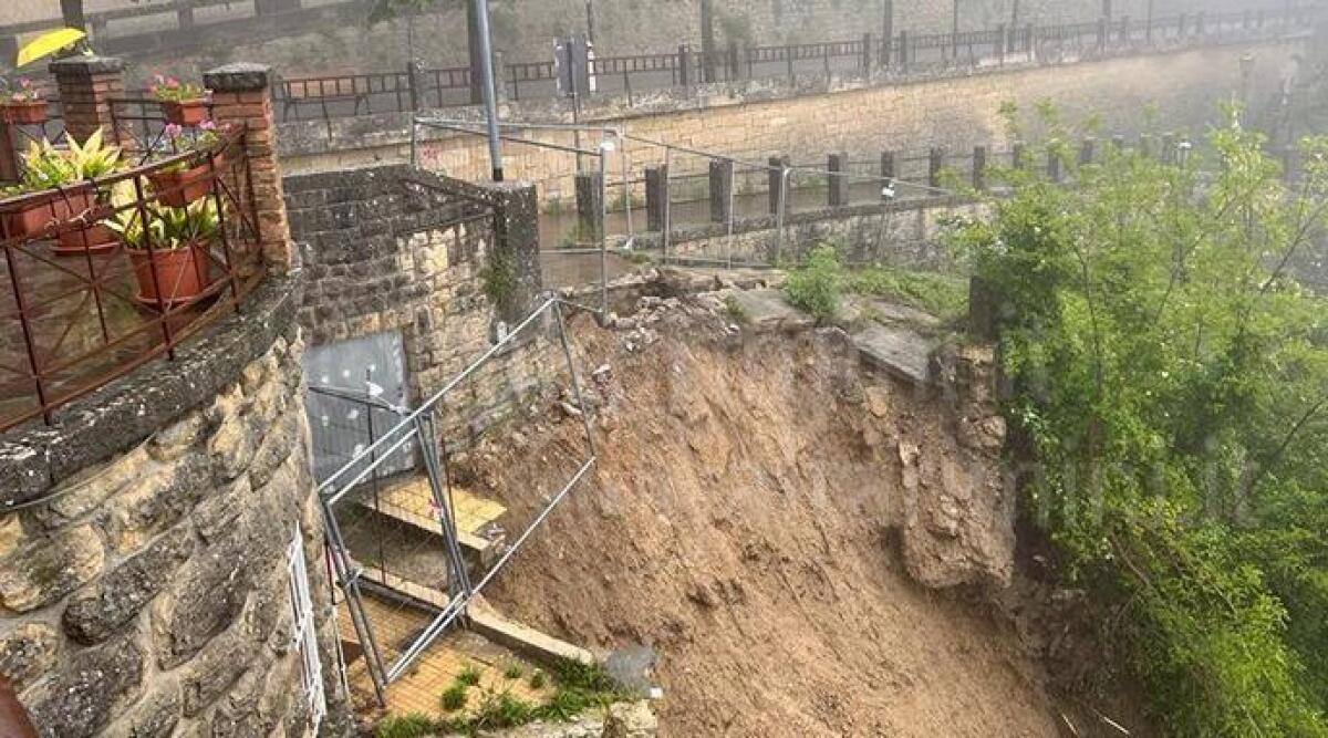 Crollo della scala Malagola e allagamenti: il maltempo colpisce San Marino - Il crollo della scala Malagola a San Marino Citt&agrave;