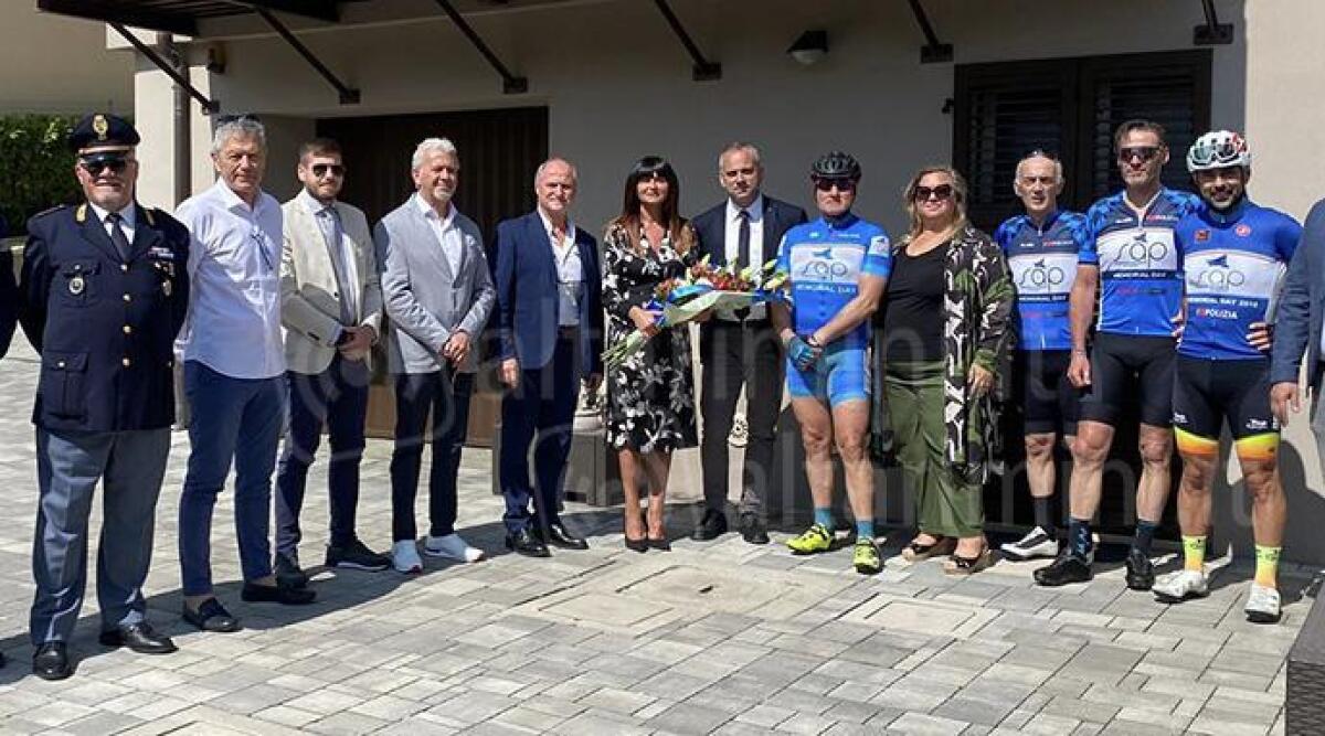 In bici per un Paese libero: la staffetta della legalità da Santarcangelo a Rimini passando per Novafeltria - Il passaggio della staffetta della legalità a Novafeltria