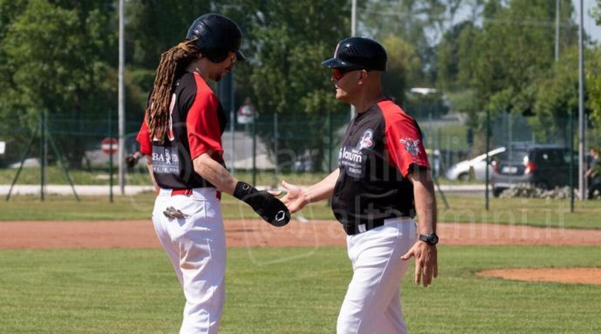 Baseball, la capolista New Rimini sfida in casa Fano - Amedeo Focchi con il coach GIlberto Zucconi PH DAVIDE RUGGERI