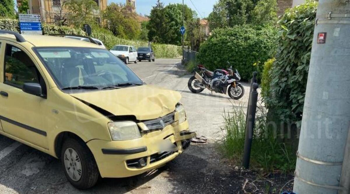 Incidente sulla Marecchiese: moto contro auto, complice il traffico da &lsquo;gita fuori porta&rsquo; - L'incidente sulla Marecchiese
