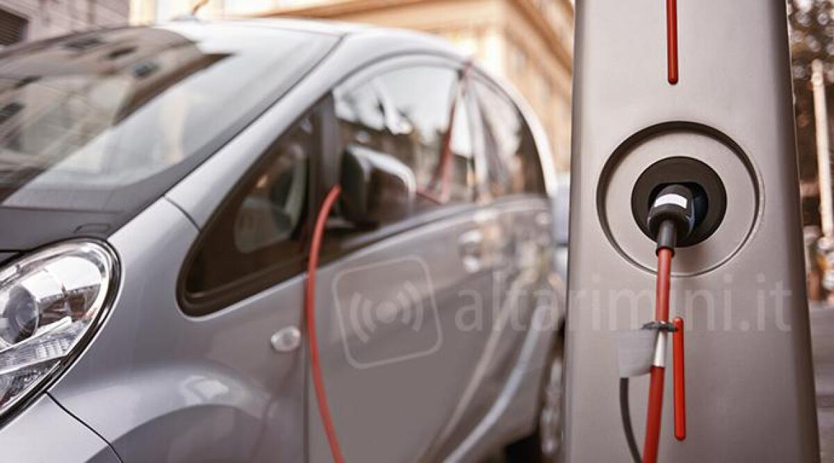Installazione colonnine auto elettriche: bando da 4 milioni per i Comuni - 