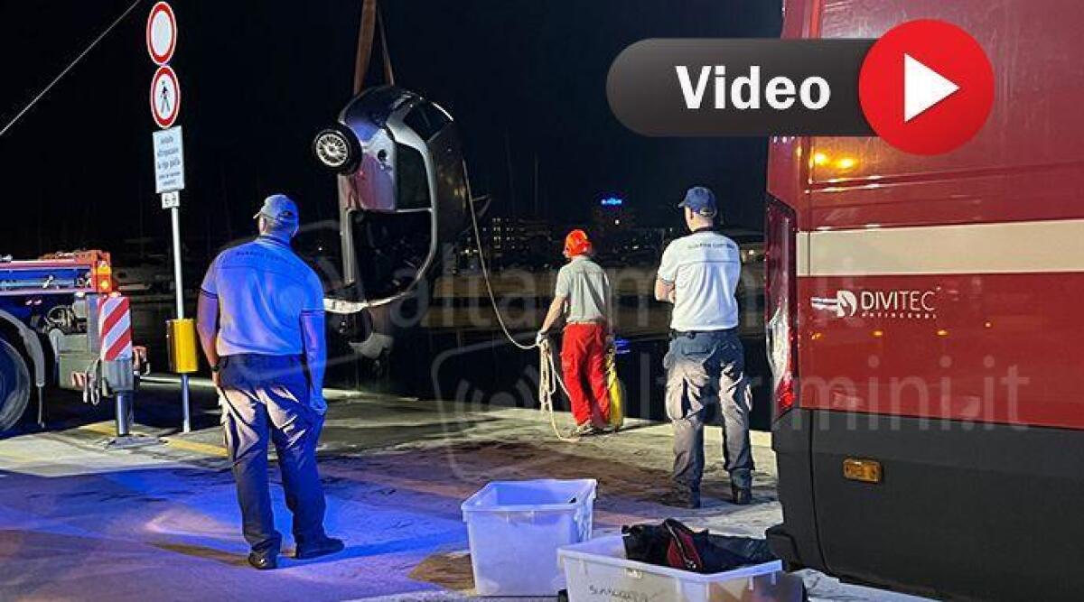Vola con l'auto nel canale: lieto fine grazie all'intervento eroico di un passante - I soccorsi