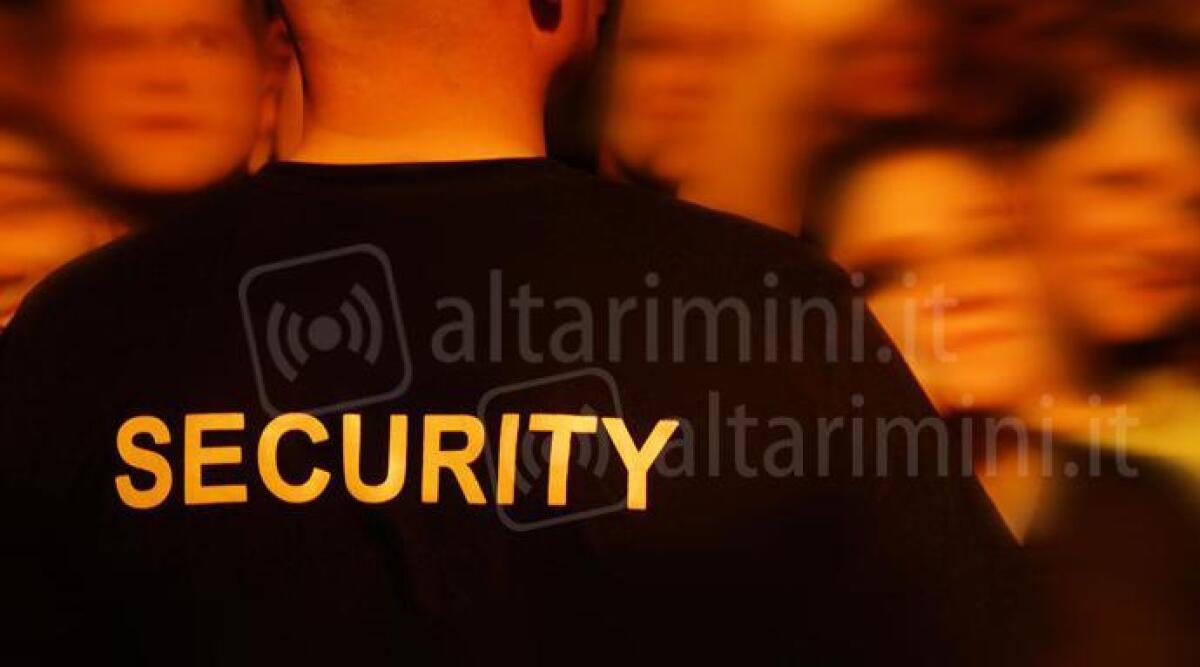Vede traffico sospetto e chiama la Polizia: buttafuori fa arrestare coppia di spacciatori - Foto di repertorio
