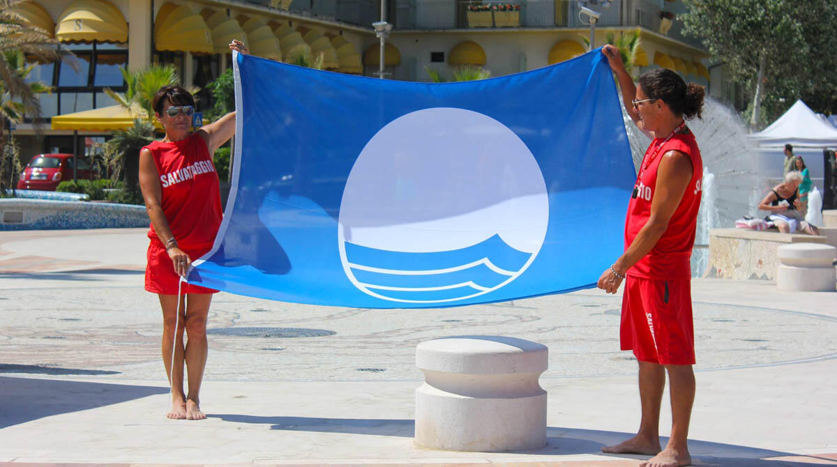 Bandiera Blu: Misano pronta alla cerimonia. Sarà issata in piazzale Roma - Bandiera Blu ARCHIVIO