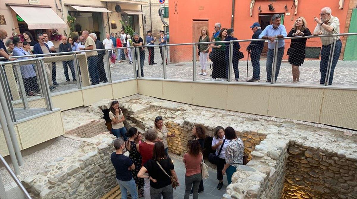 Eventi Santarcangelo: teatro nelle frazioni, antiquariato e visite a grotte e casamatta - Visitatori alla Casamatta di Santarcangelo