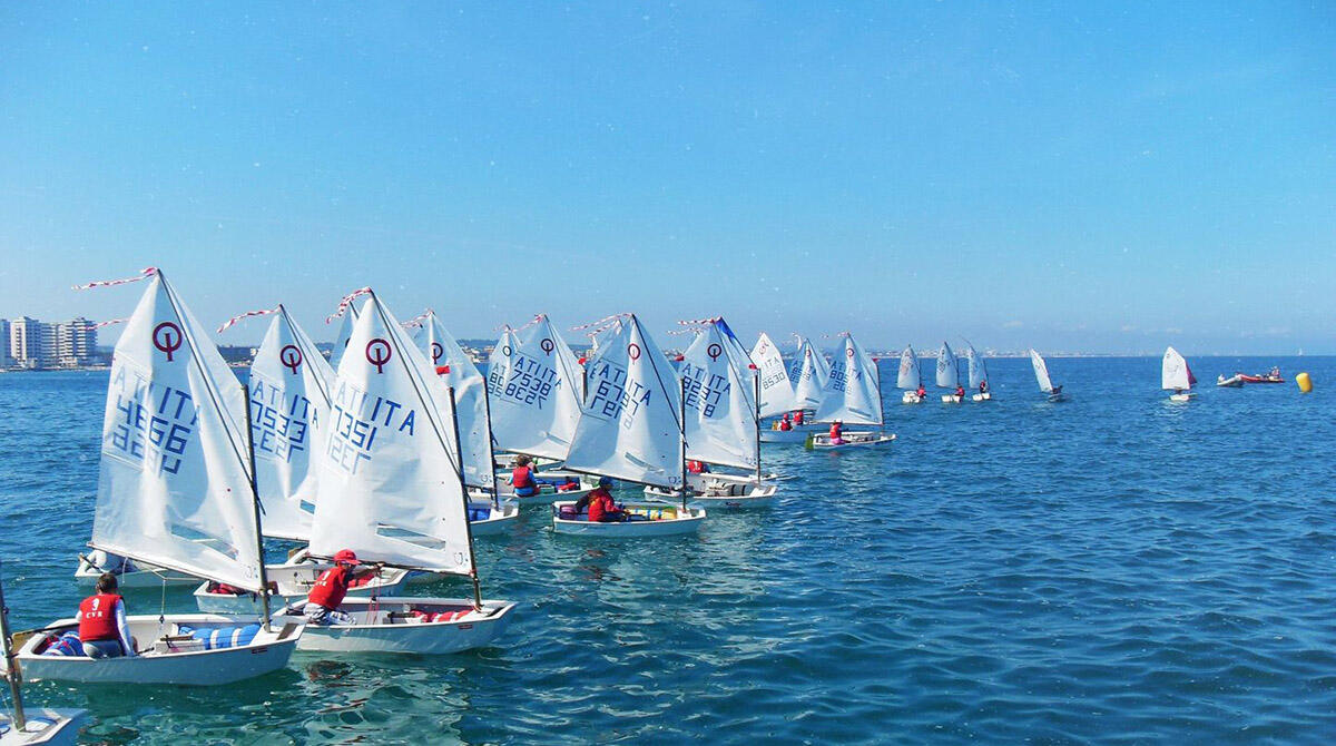 Vela, a Cattolica uno degli appuntamenti più attesi della stagione: presenti 80 baby velisti - Vela, Regata Zonale Optimist - Cattolica