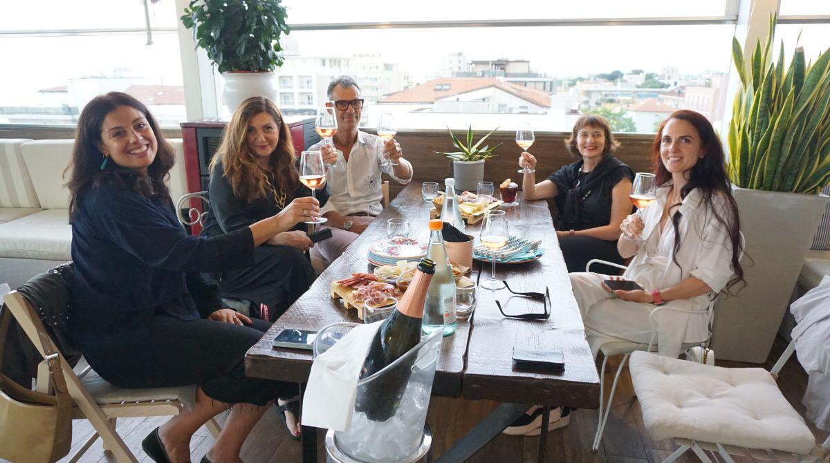Tre giornaliste in tour enogastronomico per raccontare le bellezze di Riccione - Tour enogastronomico. Da sn a dx Franco Vanucci (Presidente Riccione Turismo), Donatella Luccarini, Lucia Vandi di Riccione Turismo, Margaret Dellospedale, Anna Muzio