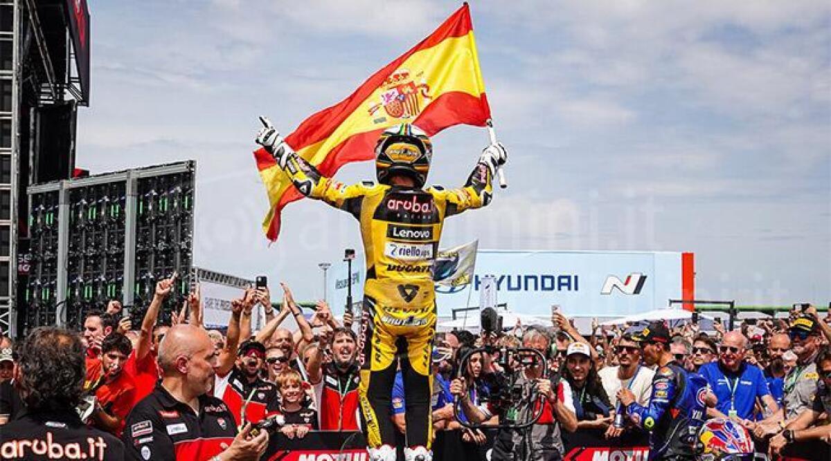 Superbike, a Misano superate le 70.000 presenze: meglio del 2019 - Alvaro Bautista festeggia vittoria in gare 3 SNAP SHOT