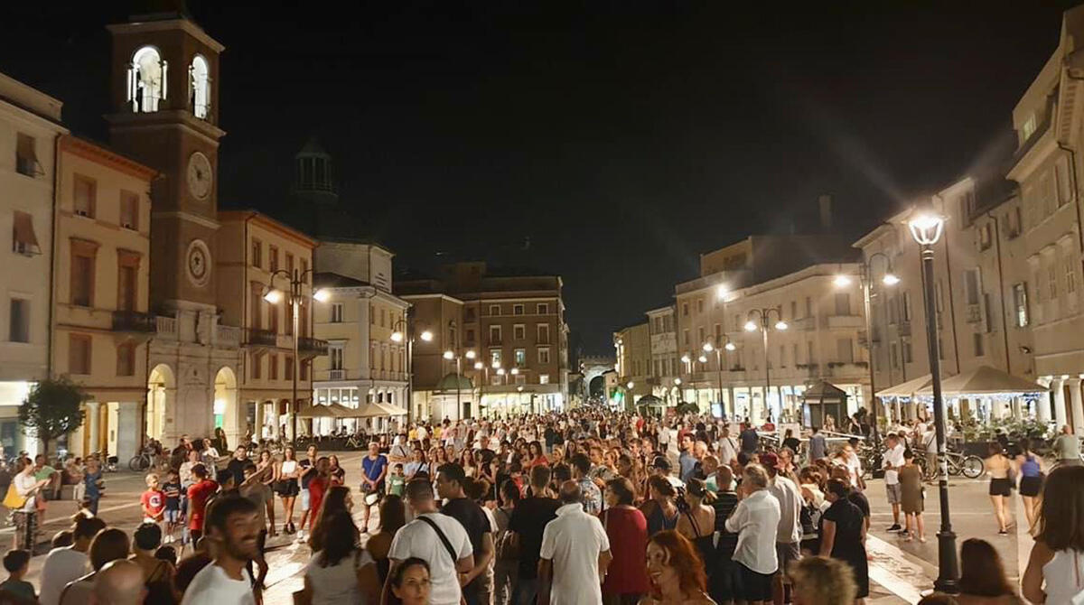 Rimini, 8 anni di Shopping Night: tornano i mercoledì sera tra negozi, cibo e aperture dei musei - Rimini ShoppingNight