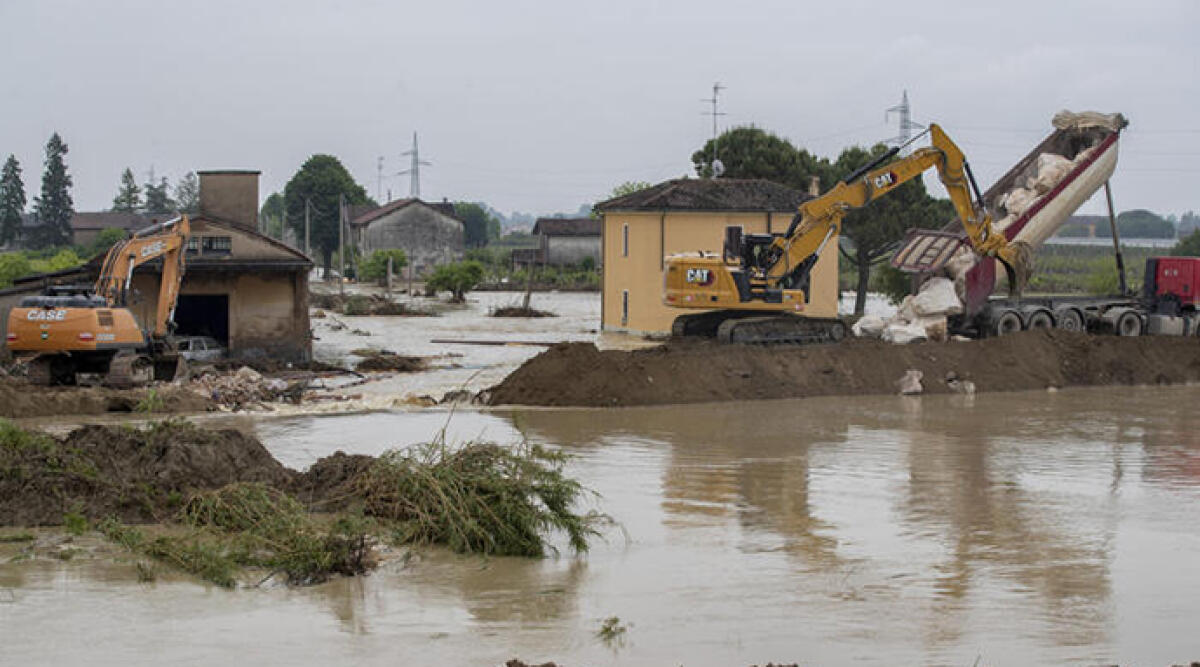 Alluvione: 74 cantieri aperti in 2 settimane per 93 milioni di euro - I danni a Ca' di Lugo, frazione di Lugo. Foto Ansa