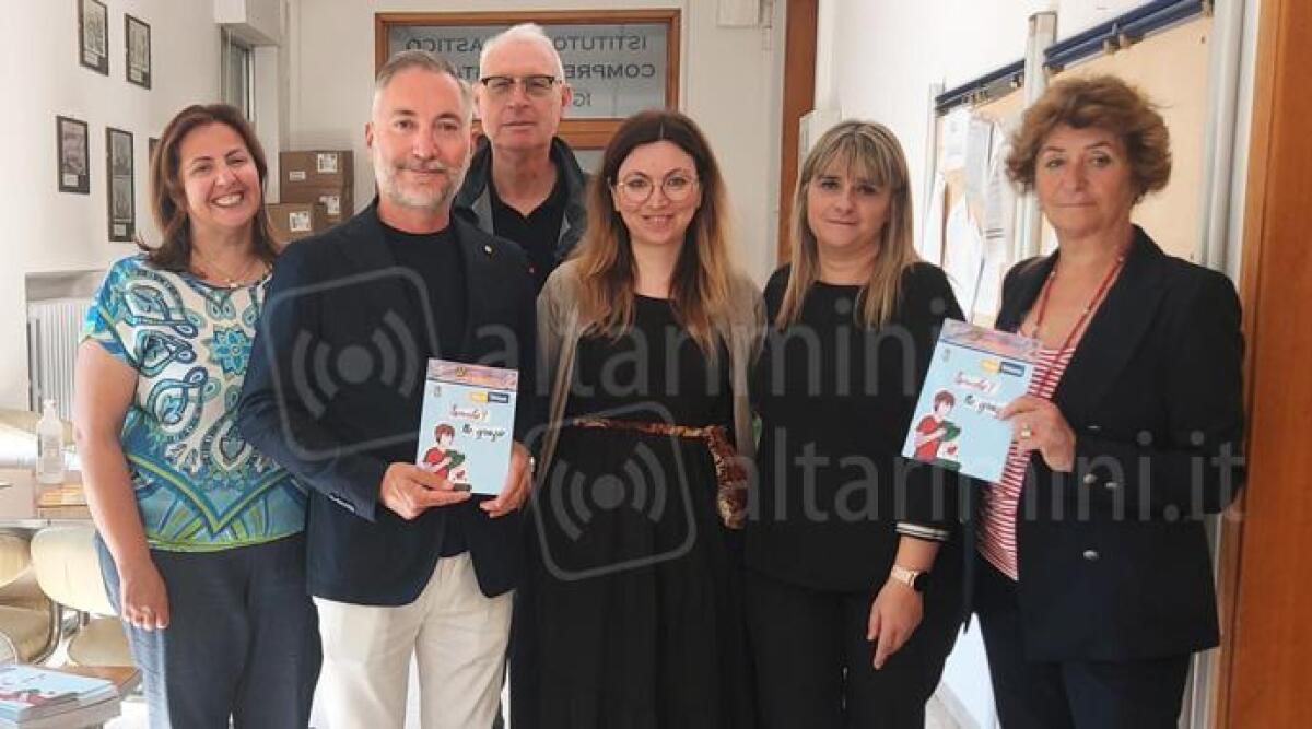 Bellaria Igea Marina, Lions nelle scuole per sensibilizzare contro lo spreco alimentare - Un momento della consegna dei kit