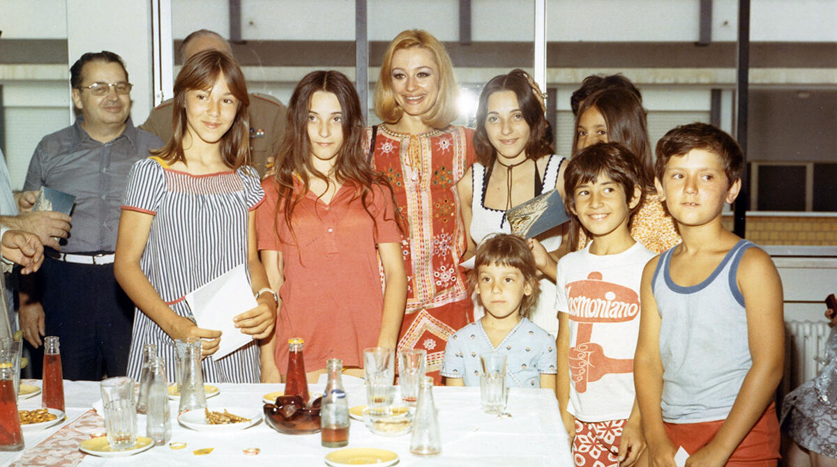 Raffa, nel nuovo documentario sulla Regina della Tv c'è tanta Bellaria-Igea Marina - Bellaria Igea Marina, ricevimento al Palazzo del Turismo - Raffaella incontra i fan e le autorità