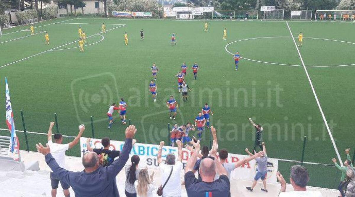 Calcio Promozione: 1-1 per il Gabicce Gradara. In finale va la Vigor Castelfidardo - L'esultanza a Castelfidardo alla rete di Mani