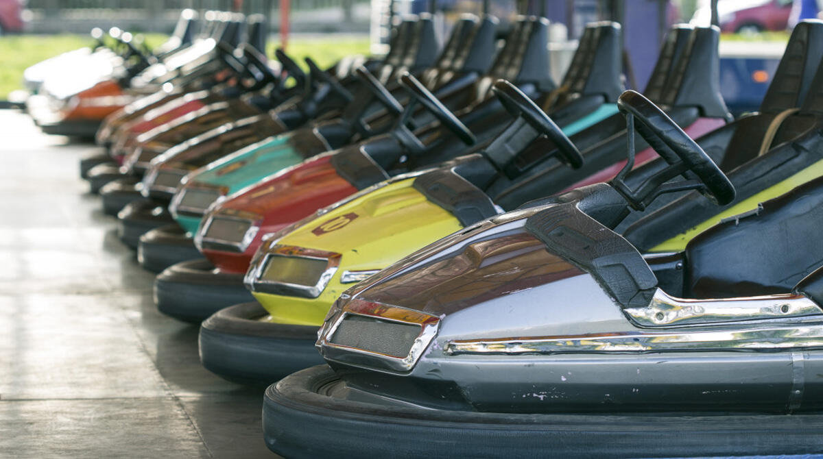 Accusato di aver adescato minorenni: gettoni per la giostra in cambio di foto osé. Avvocato chiede perizia psichiatrica - Macchine autoscontro ARCHIVIO